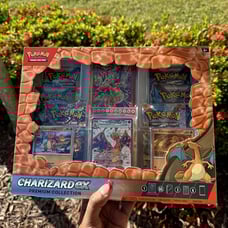 Pokémon TCG Charizard ex Premium Collection - 6 Boosters, Promos, Sleeves