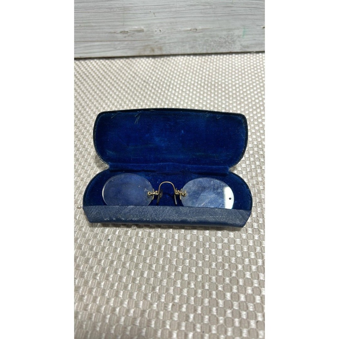 Antique Reading Glasses case From V.B. Hyslop ,M.D. Madison WIS.