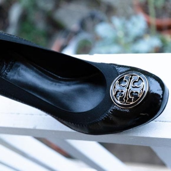 Tory Burch Black Patent Leather Caroline Reva Scrunch Pumps womens 9.5M