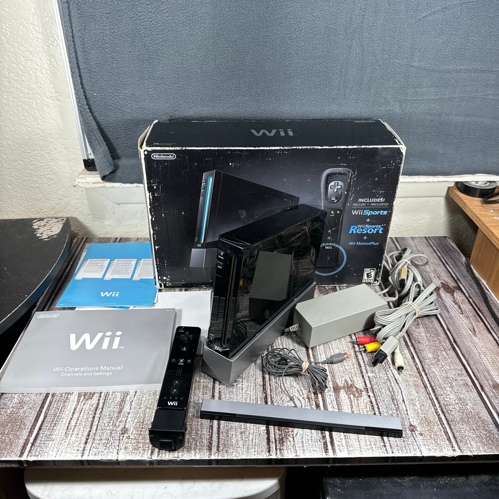 Nintendo Wii Video Game System Console W/ Box Rvl-101 Black / No Games