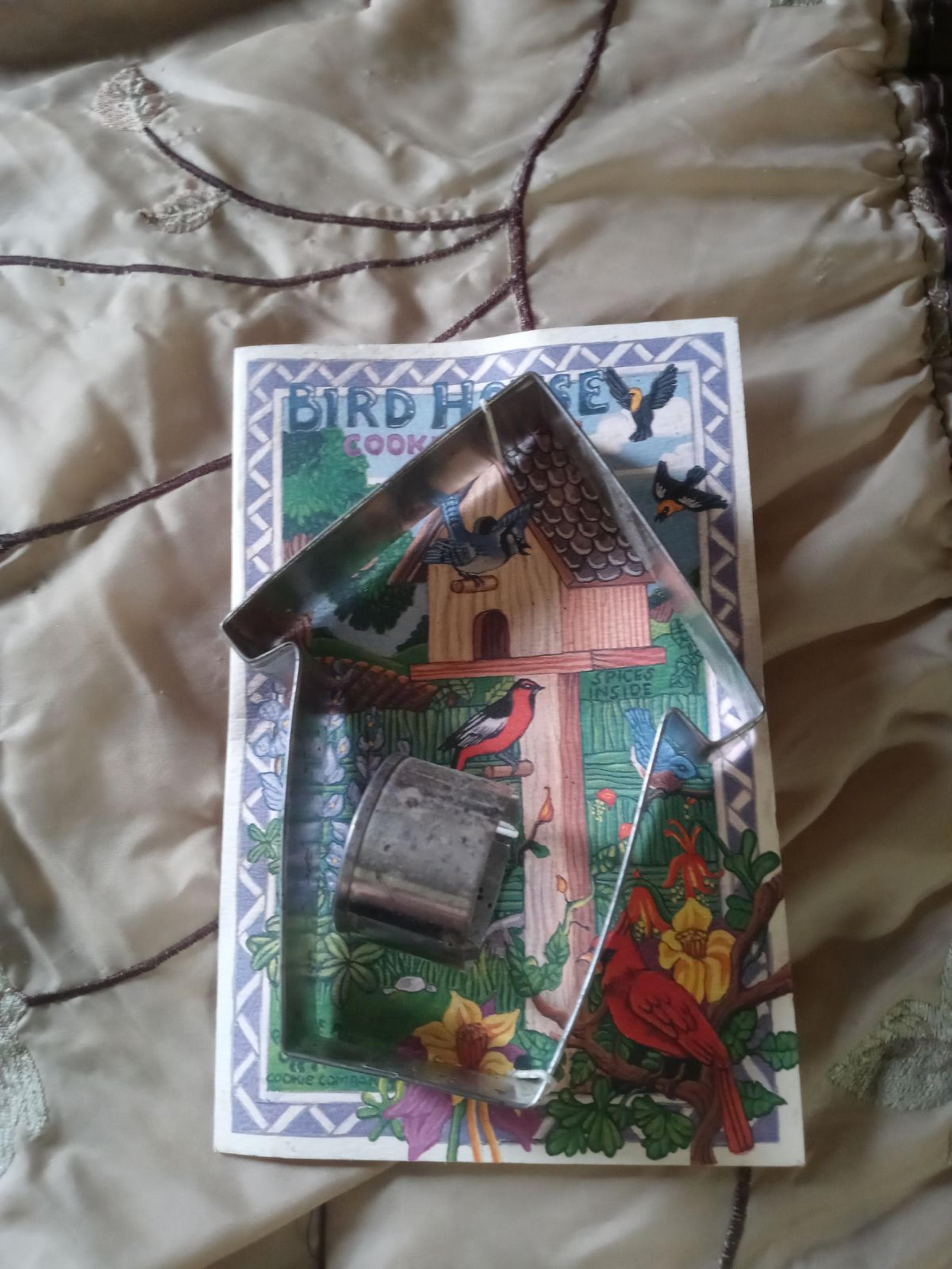 1996 Bark & Bradley metal Bird house cookies cutters