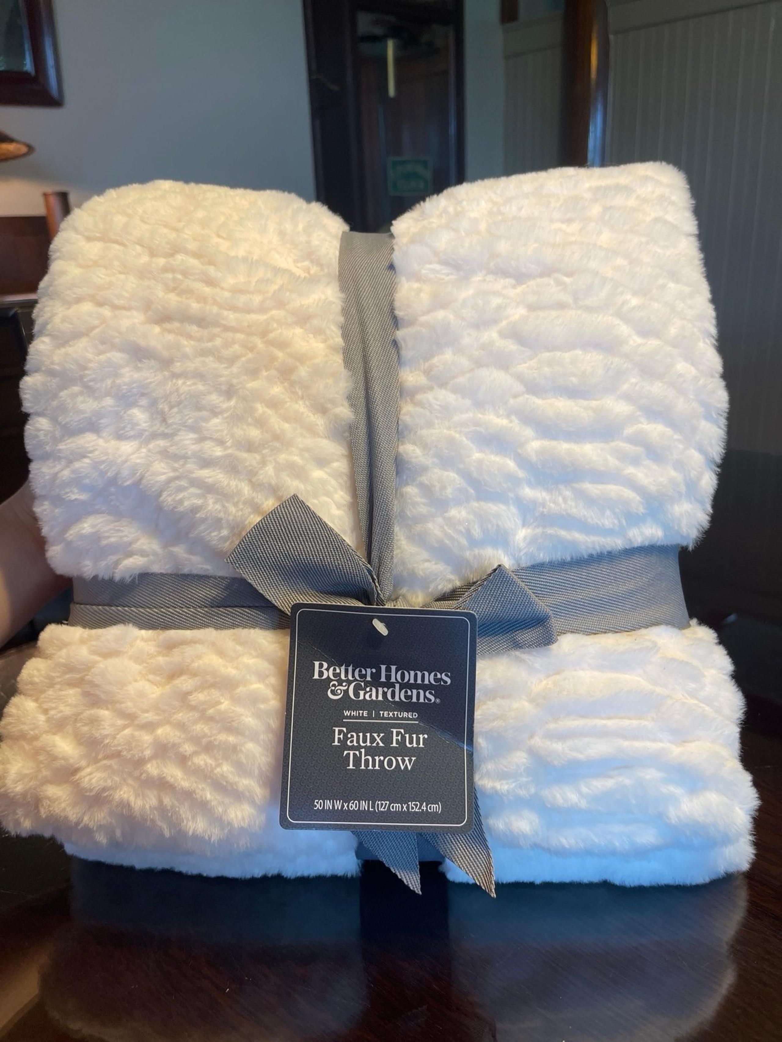 BNWT Better homes and gardens white textured faux fur throw!