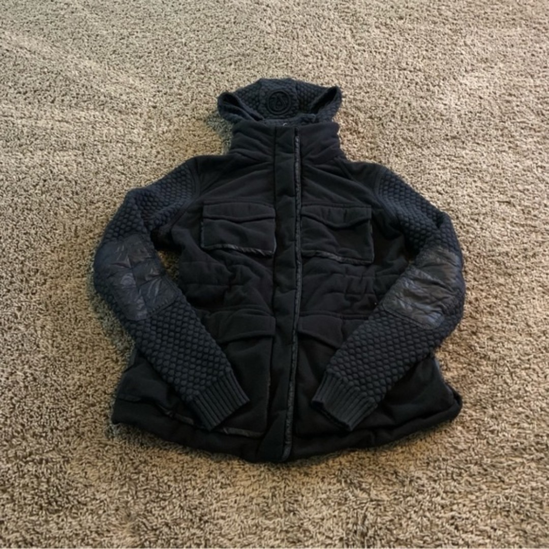 Lululemon miracle jacket size 6
