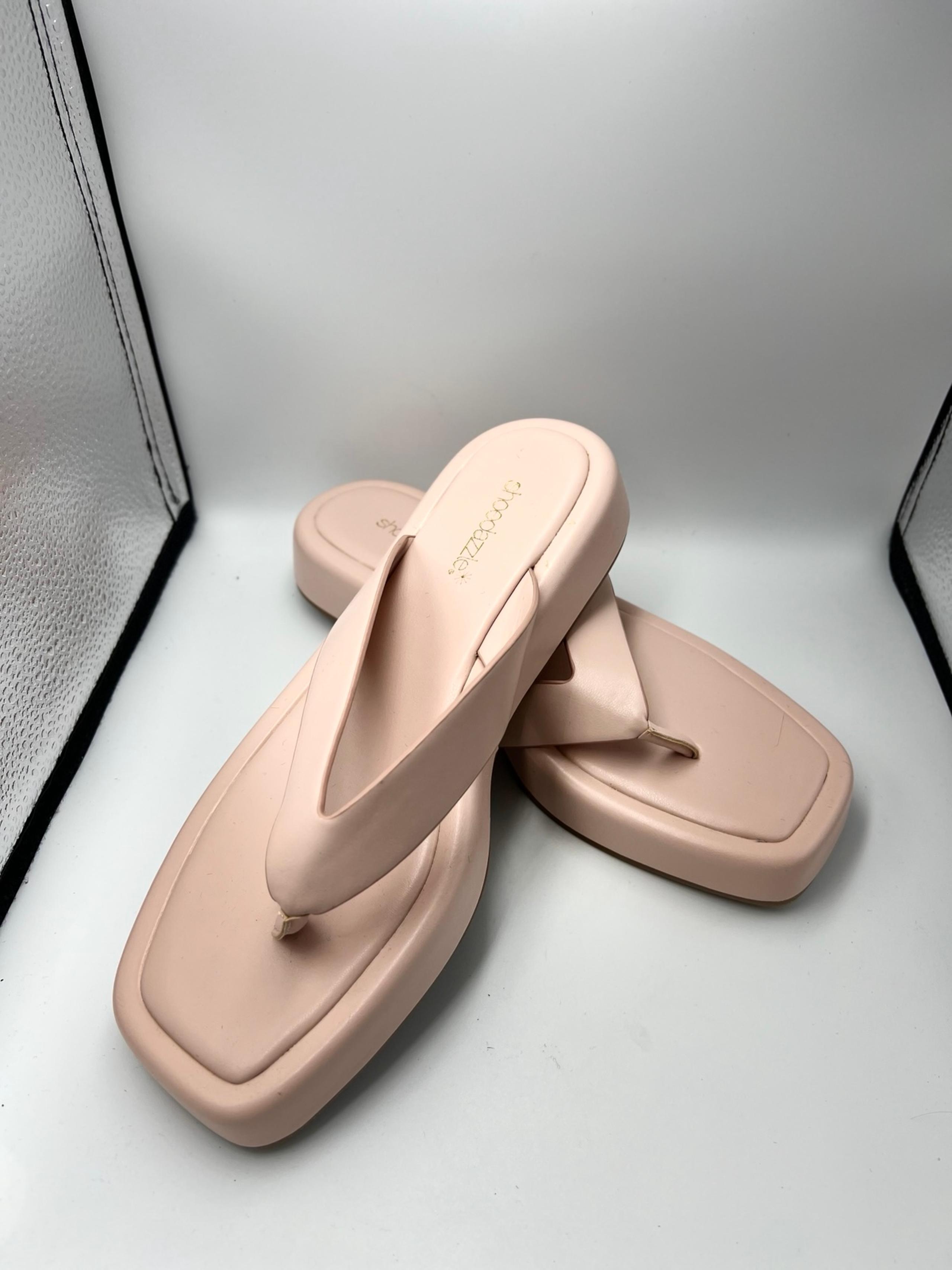 Womens shoe dazzle sandals size 10