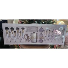 Grande Lux 17-Piece Professional Makeup Brush Set with Storage & Beauty Blenders