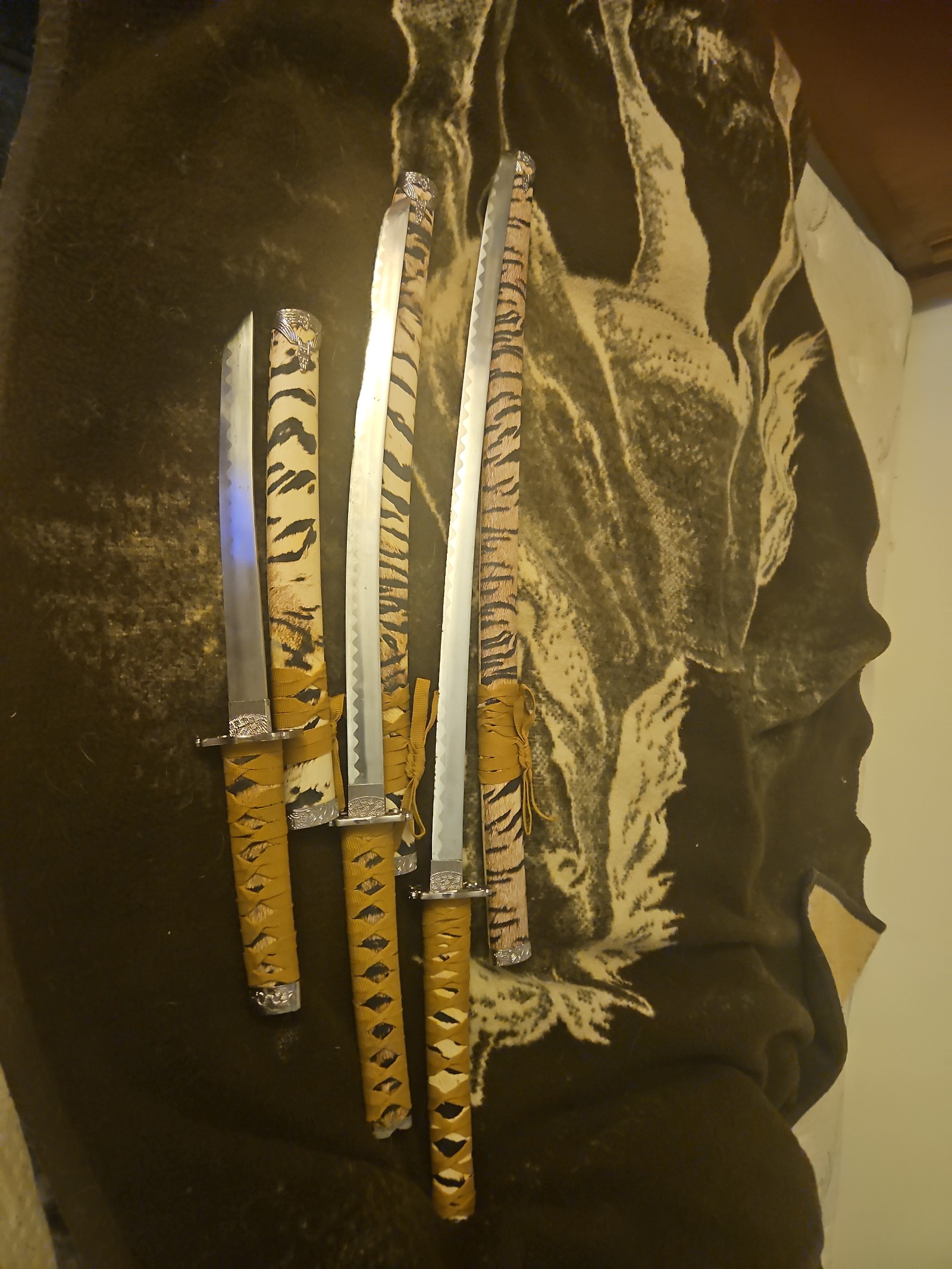 Decorative 3 price katana- like set Decoration