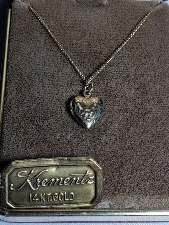Krementz 14 kt. Gold Heart Locket