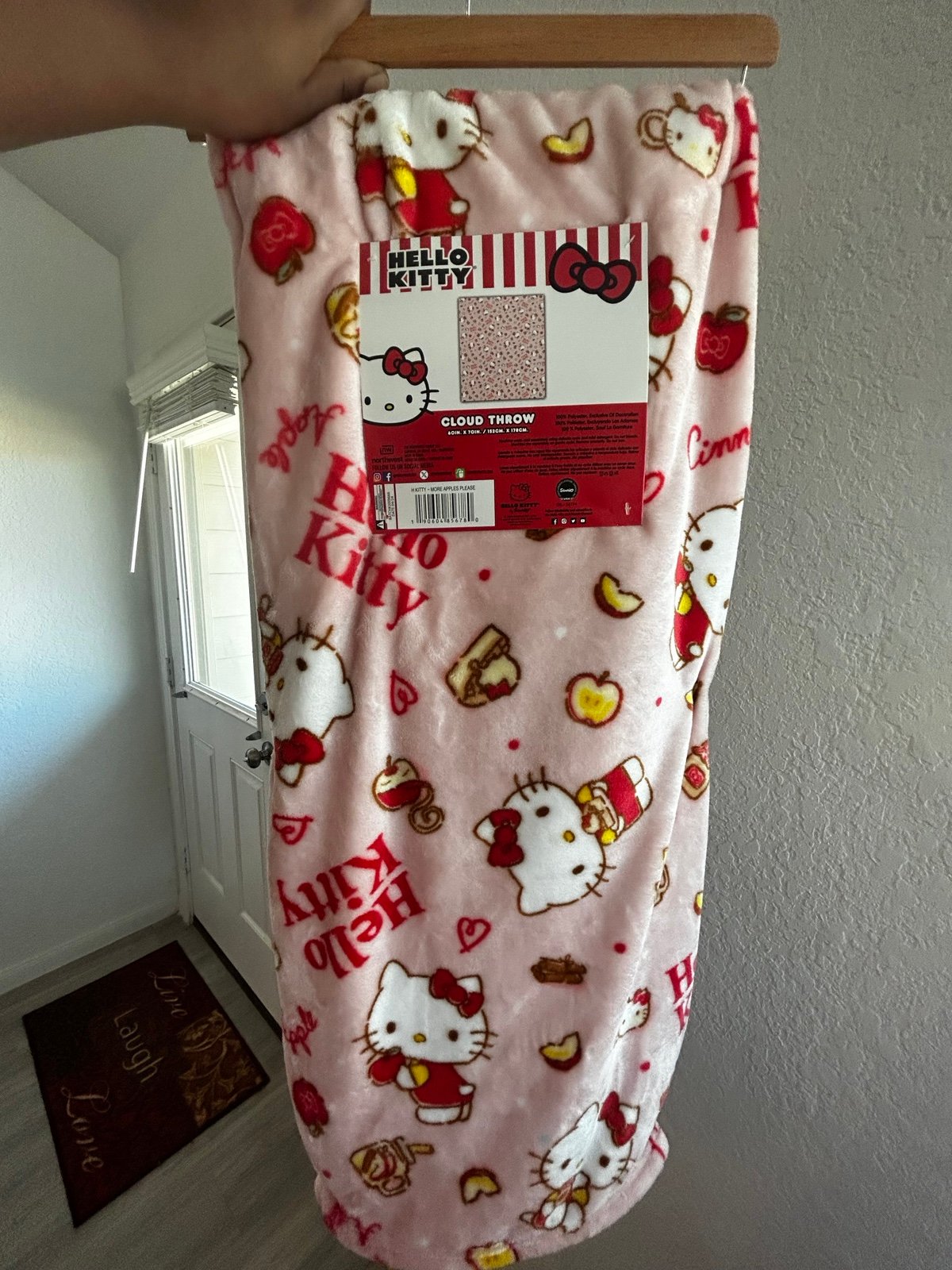 Hello Kitty Apple cinnamon blanket