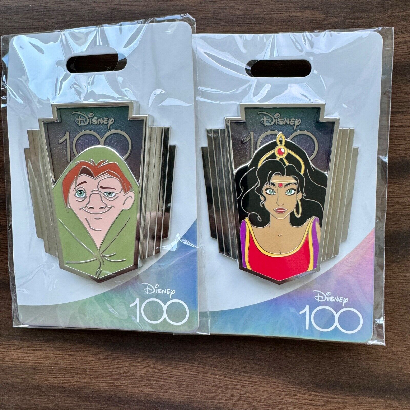 Destination D23 MOG WDI Disney 100 LE 300 Pin: Quasimodo & Esmerelda, Hunchback