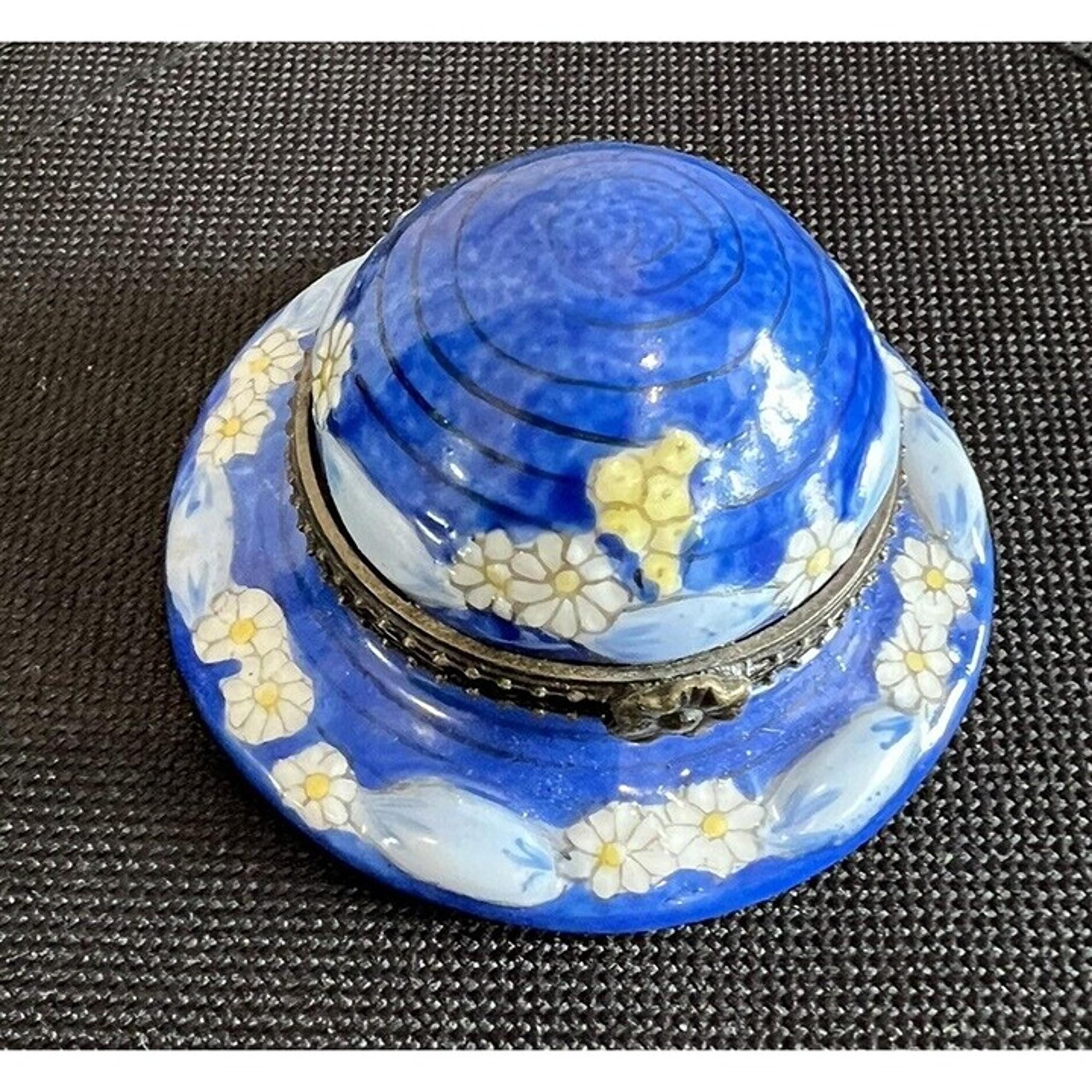 Trinket/Pill Box Small Ganz Porcelain Hat Shaped  Floral Blue White Yellow