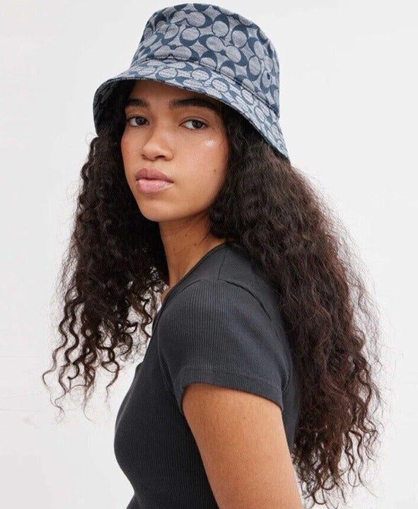 NWT COACH SIGNATURE CHAMBRAY BUCKET HAT CI497 M/L