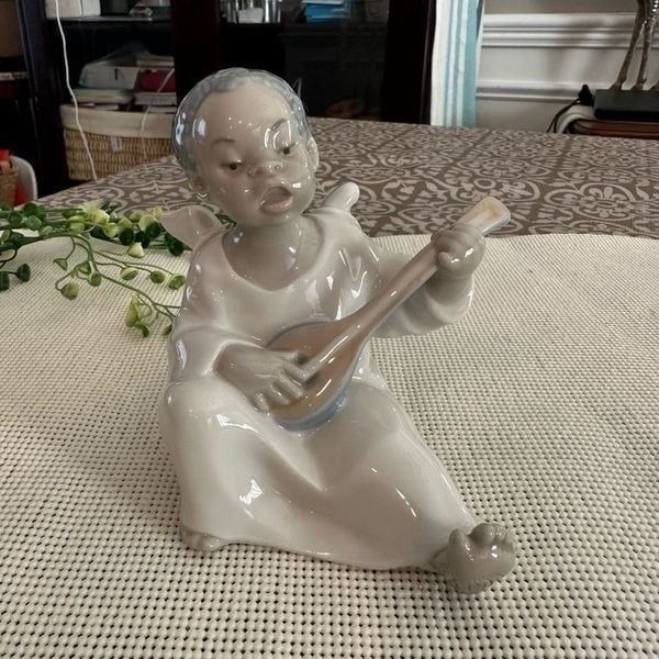 Lladro Porcelain Angel With Lute Mandolin made in Spain Black Legacy Collection
