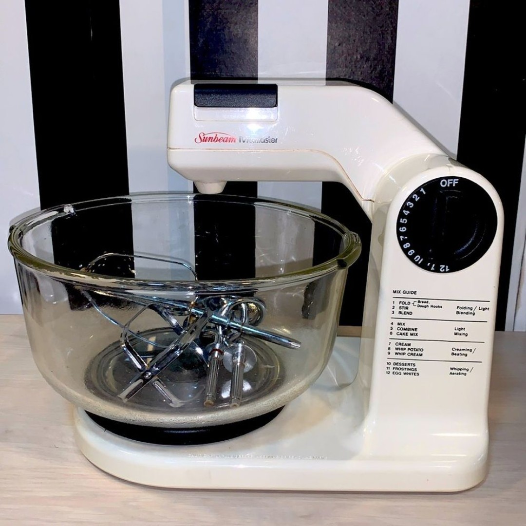 Vintage 70s Sunbeam Mixmaster Electric Mixer 2 Glass Bowls/Beater / Dough Hook