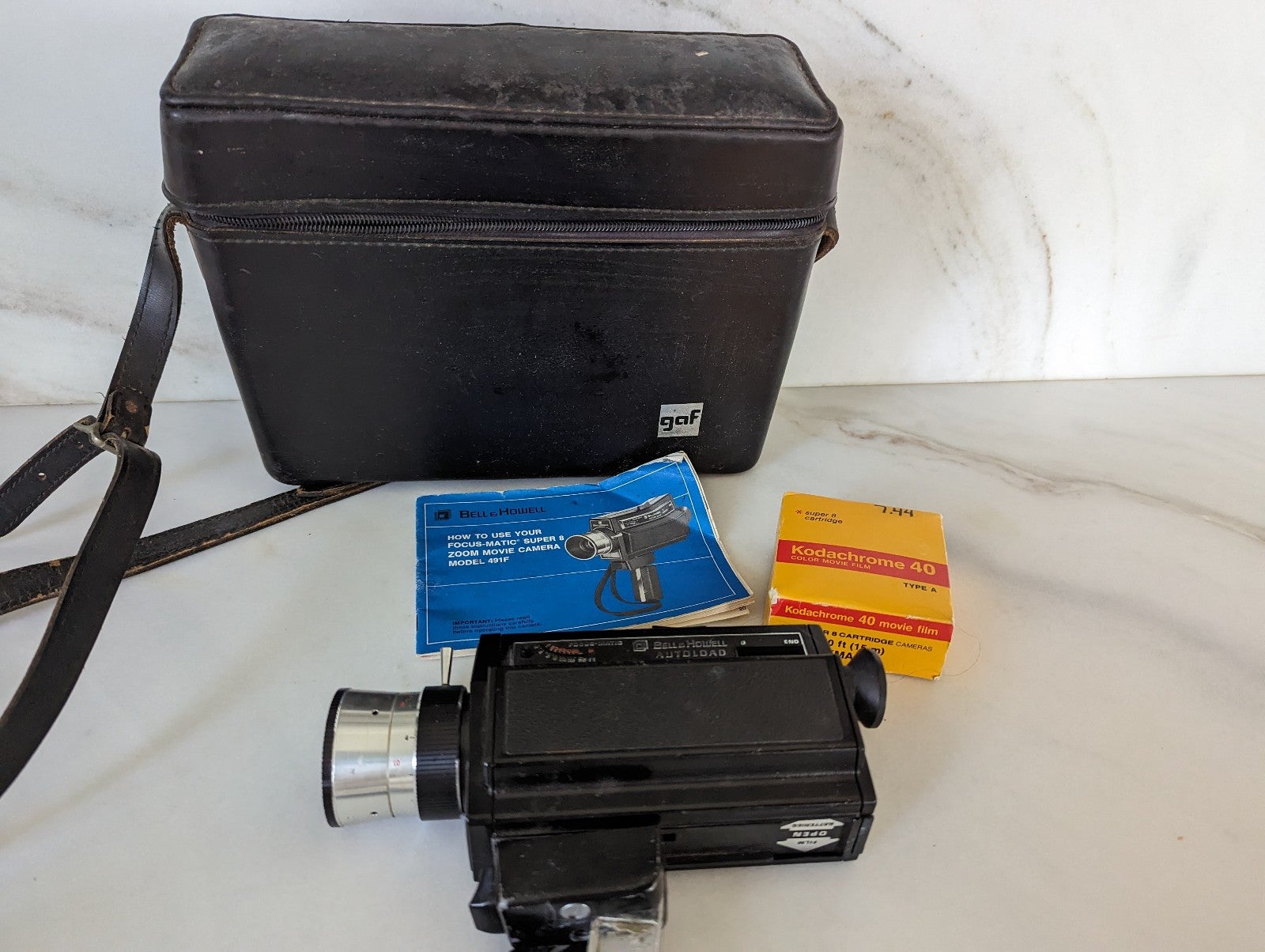Bell & Howell Super 8 Focus-Matic Autoload f/1.9 Zoom Movie Camera w Film & Case