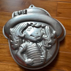 Wilton cake pan Strawberry Shortcake shape character pan Vintage