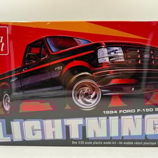 AMT 1994 Ford F-150 SVT Lightning Pickup Truck Model Kit 1/25 Skill Level 2 NEW
