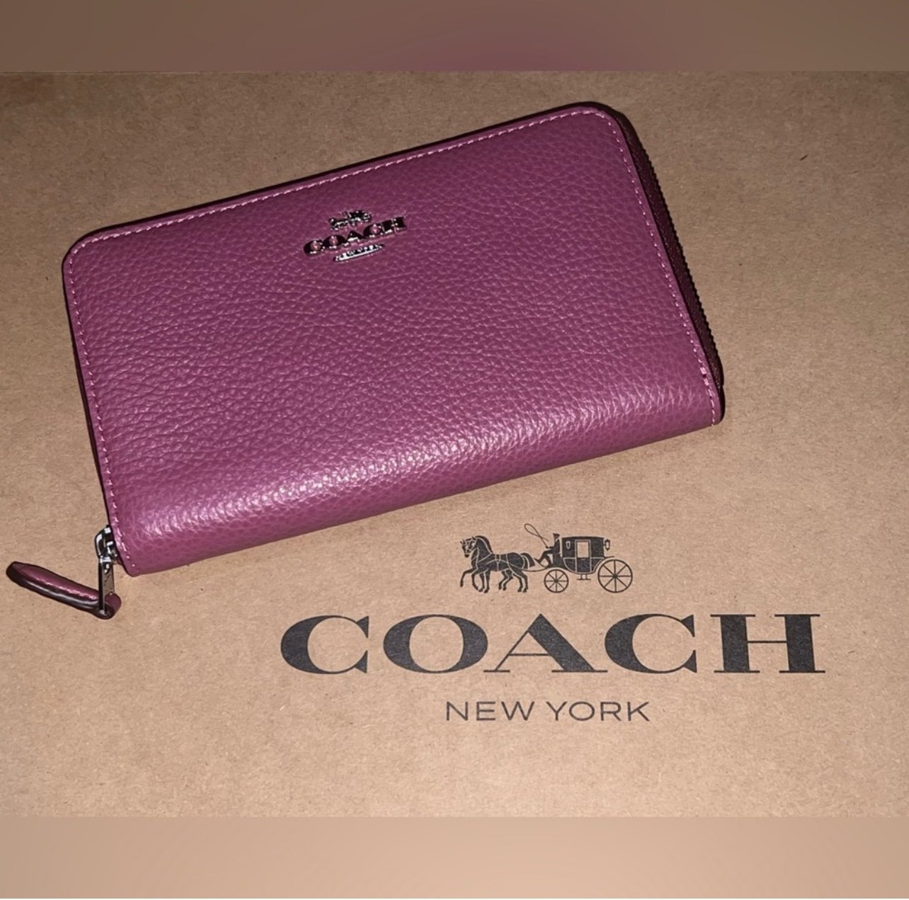 NWT COACH C4124 Medium ID Zip Wallet in Pebbled Leather Silver/Light Raspberry