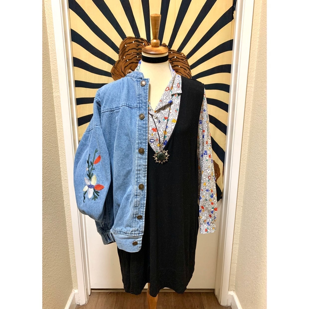 Beautiful art vintage flower button top