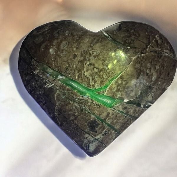 Volcano Agate Heart Carving UV Reactive (10)