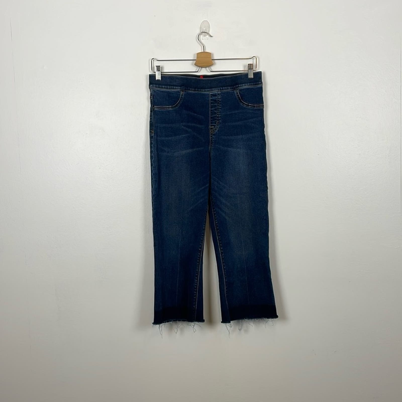 Spanx Cropped Flare Frayed Hem Womens L Pull-On Stretch 2 Back Pockets Jeans