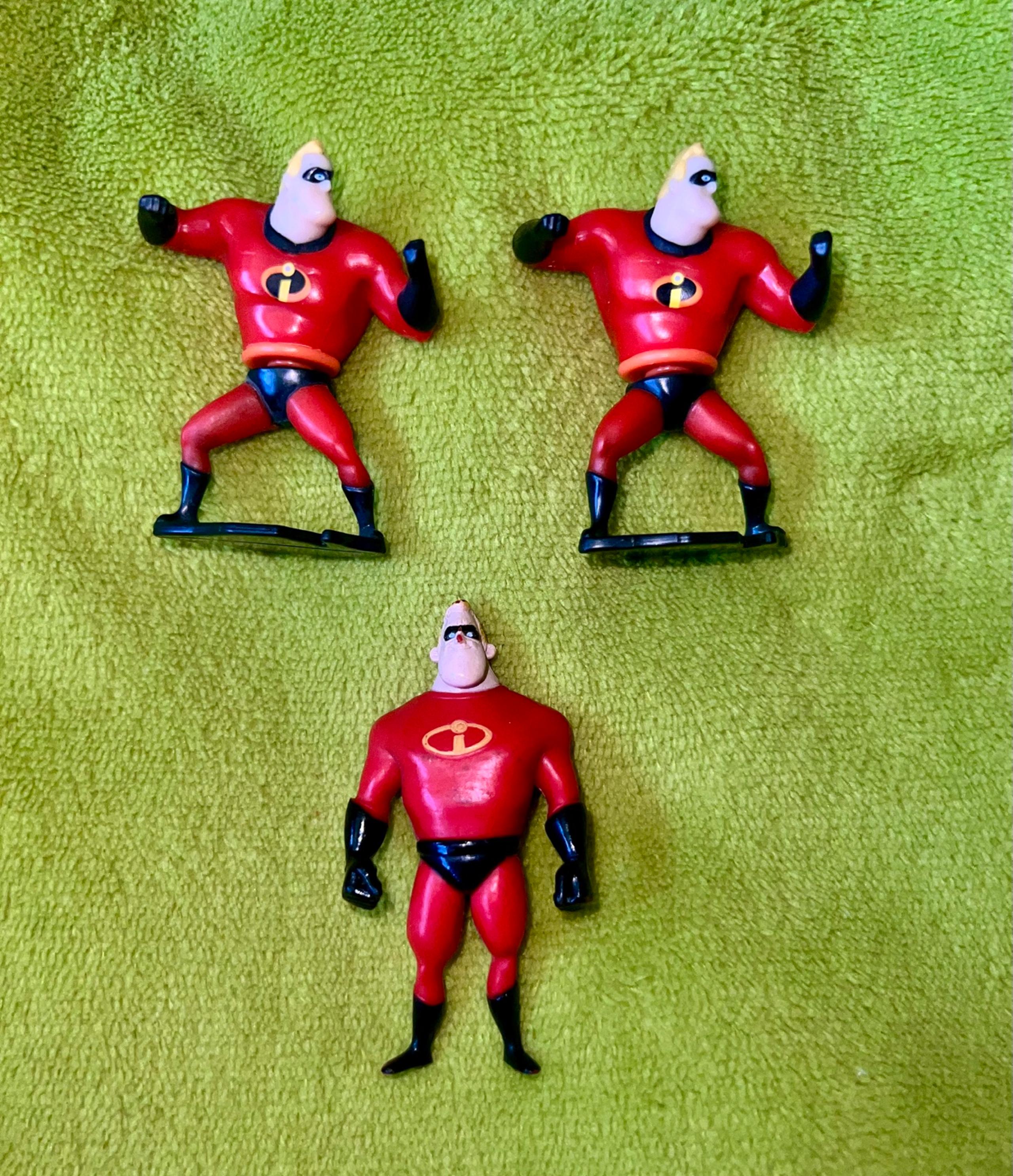 Bundle Disney The Incredibles - Mr Incredible  PVC Cake Topper Action Figure