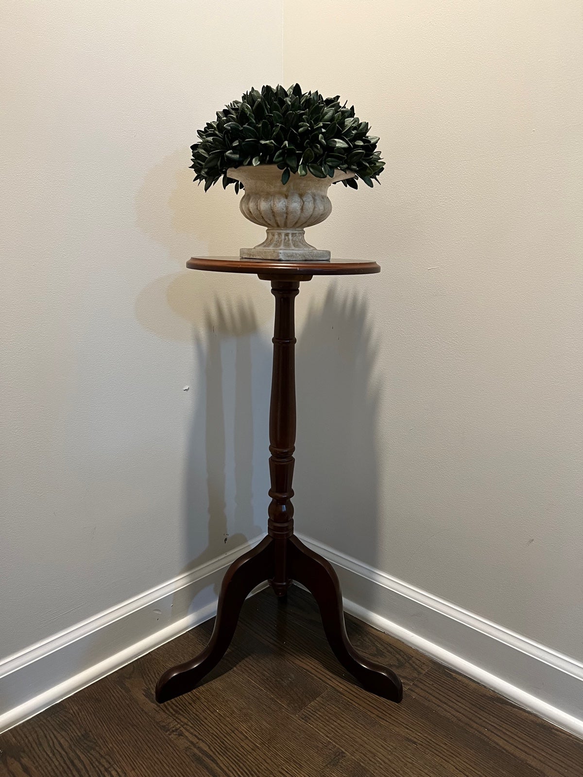 Bombay Company 1998 Vintage Mahogany Side End Table Display Art Plant Fern Stand