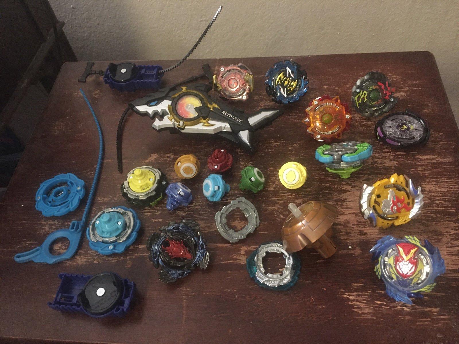 Beyblade Lot B. Observe pictures for quality
