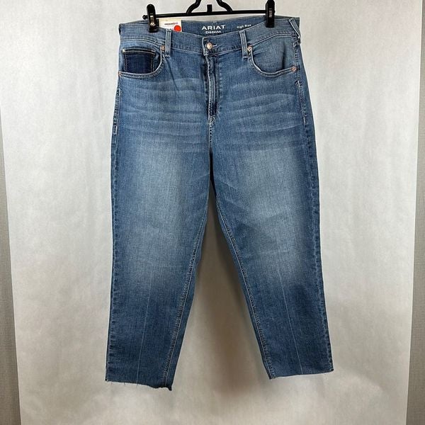 NWT Ariat Boyfriend Denim Jeans High Rise Bombshell NWT Ariat Boyfriend Denim Jeans High Rise Bombshell