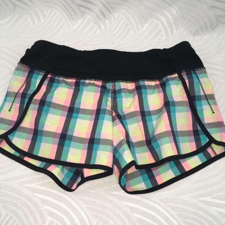 Lululemon Speed Up Shorts Size 6 Womens