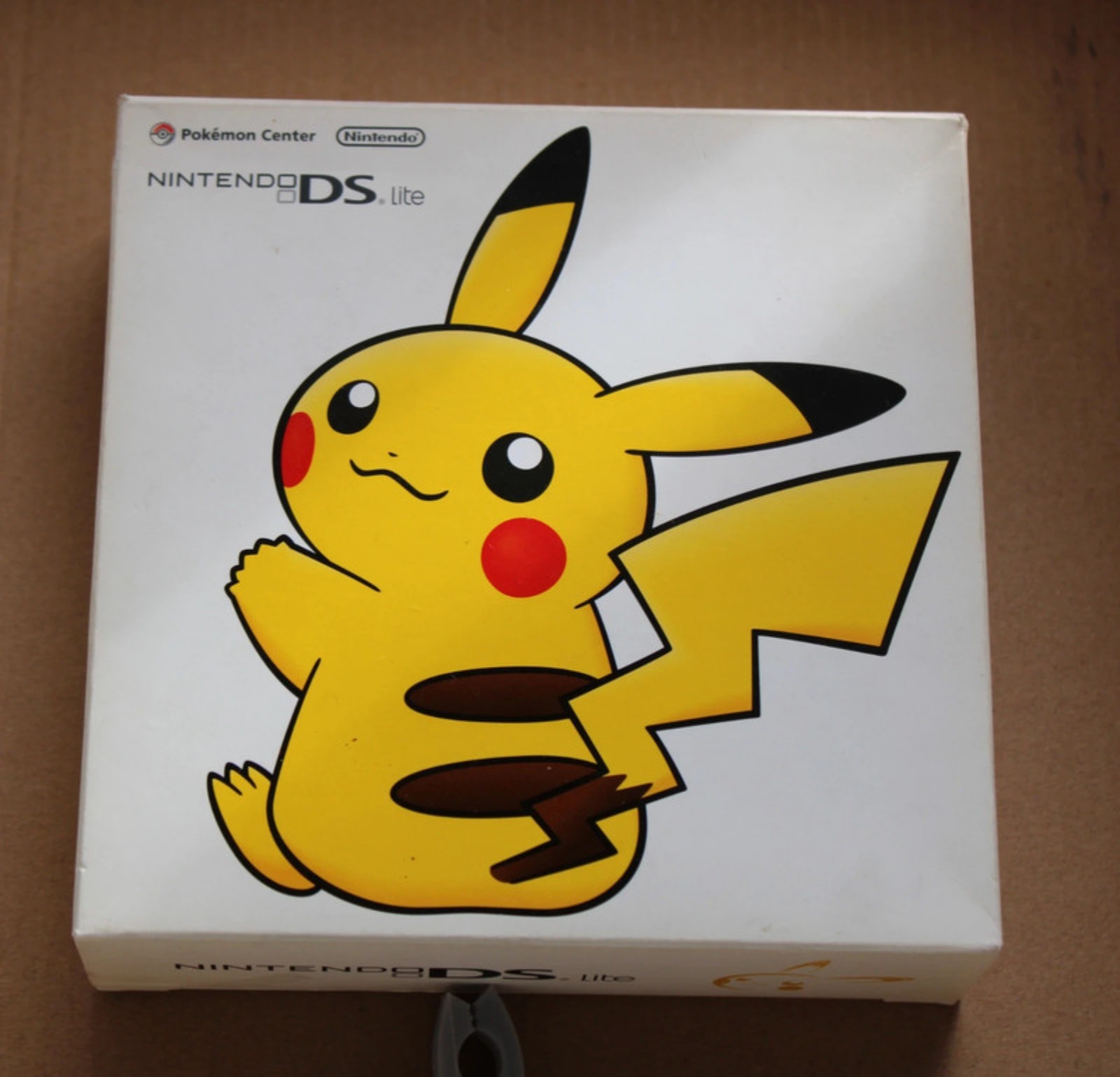 DS Lite Pikachu Console