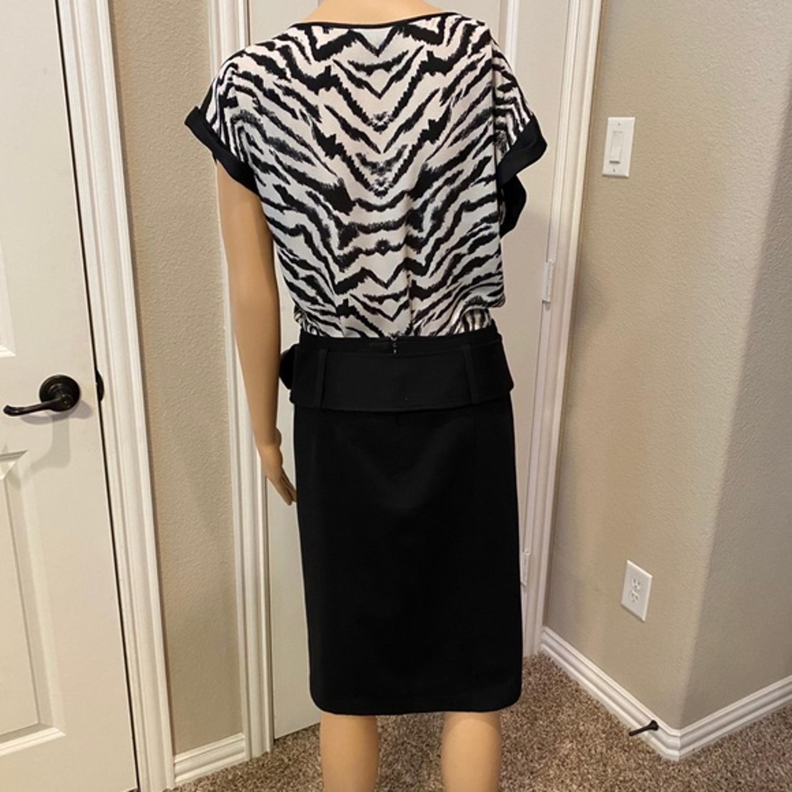 Black knit pencil skirt w/ wide belt. Size 4
