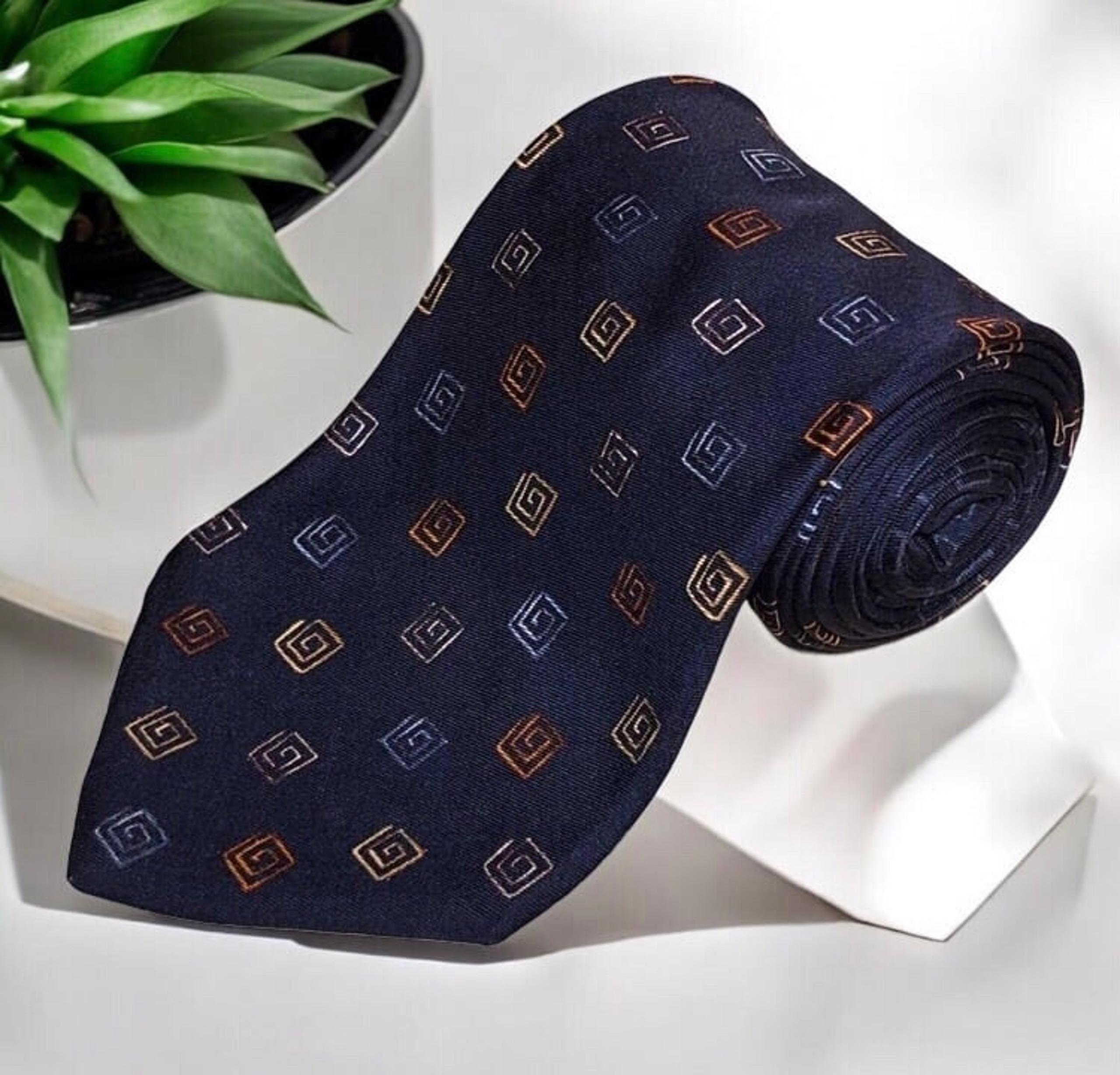 Tommy Hilfiger Tie & Museum Judge Gavel Tie (Bundle)