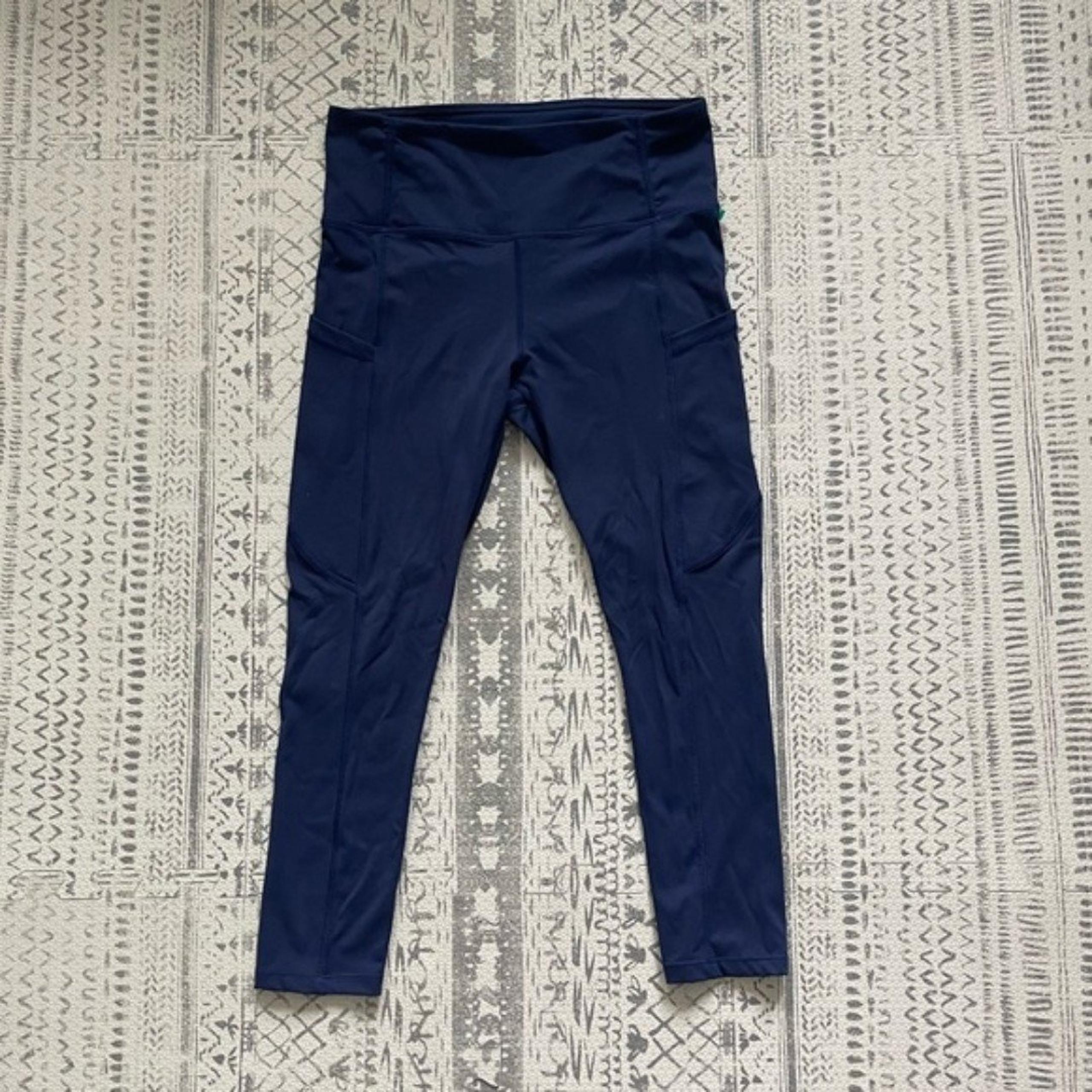 Savvy navy blue 7/8 leggings with pockets