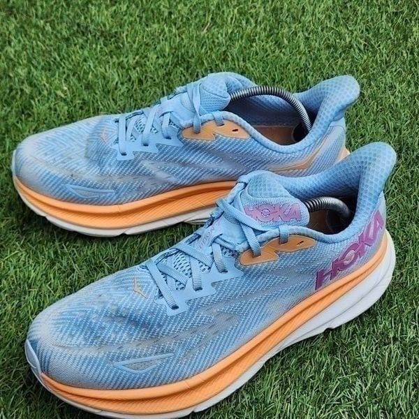 HOKA CLIFTON 9 - Womens Athletic Shoes - SIZE 10.5D **WIDE