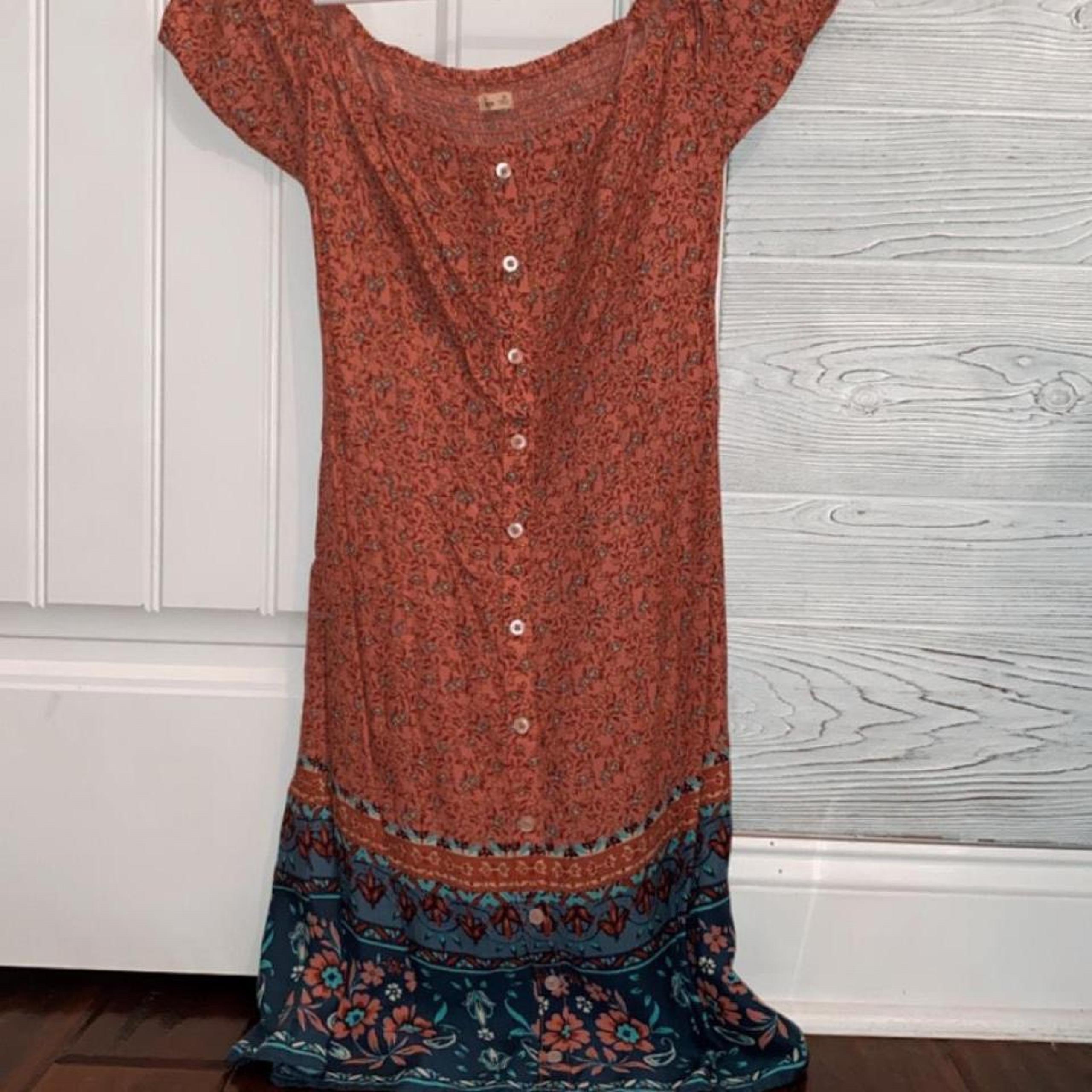 adorable hollister dress. it’s giving anna and Elsa