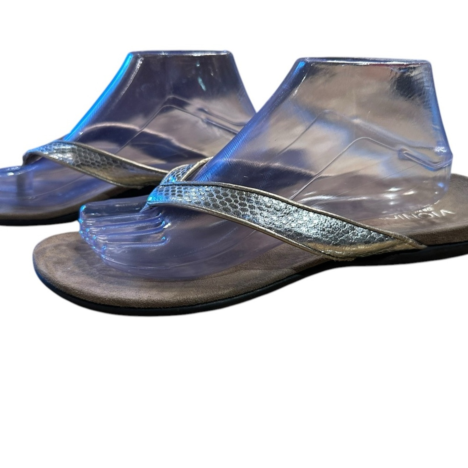Vionic Women’s Size 10 Silver Snakeskin Thong Style Sandals