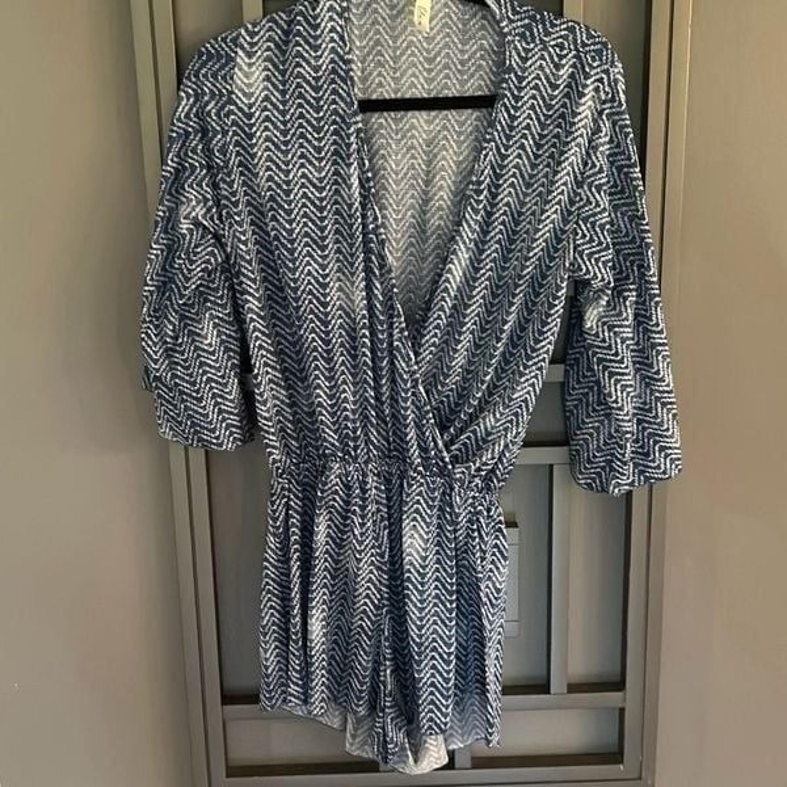 Elan blue and white shorts jumper size M swimwear cover-up bathing suit cover-up