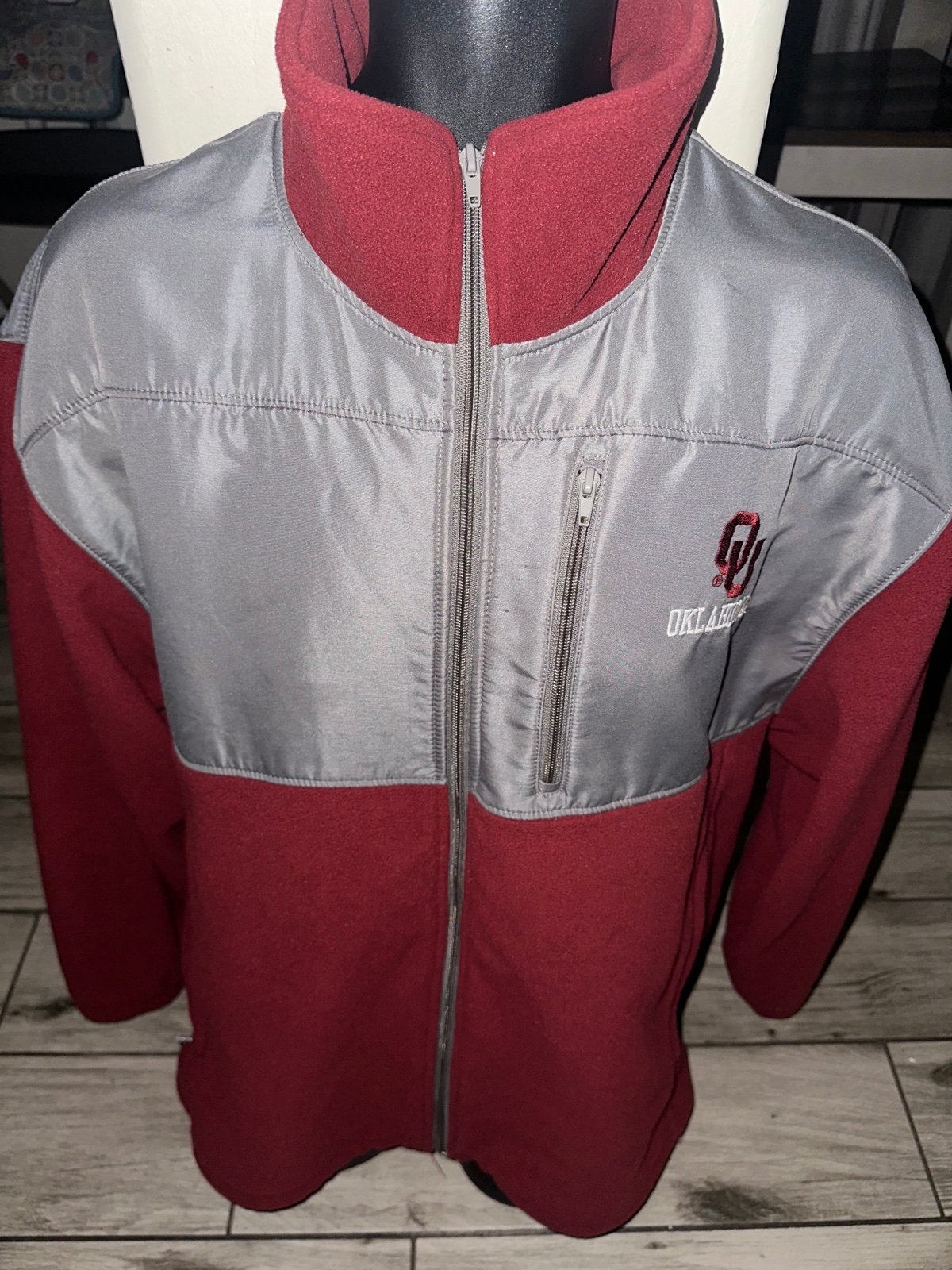 Men’s pre own as is size L large Genuine vintage Oklahoma Sooners fleece