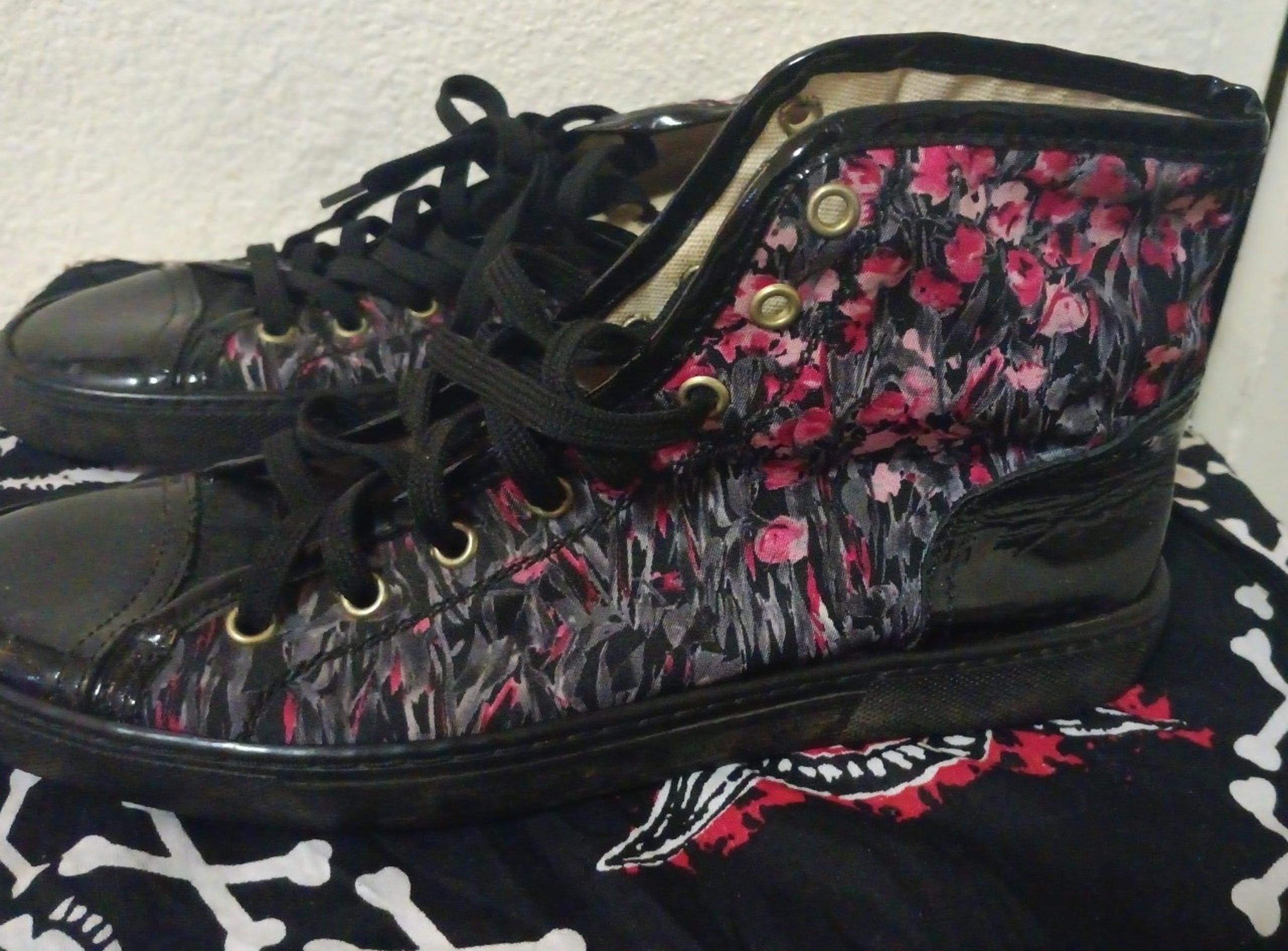Rare women's RedValentino floral hi tops
