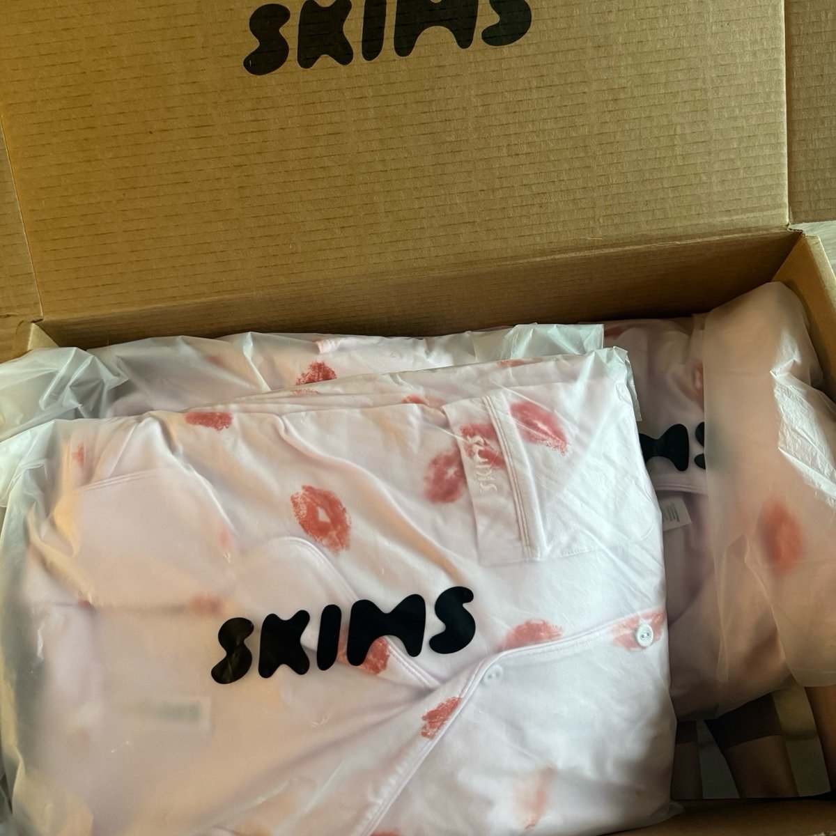 NWT SKIMS SLEEP VDAY LIMITED LONG SLEEVE BUTTON UP SET size XS