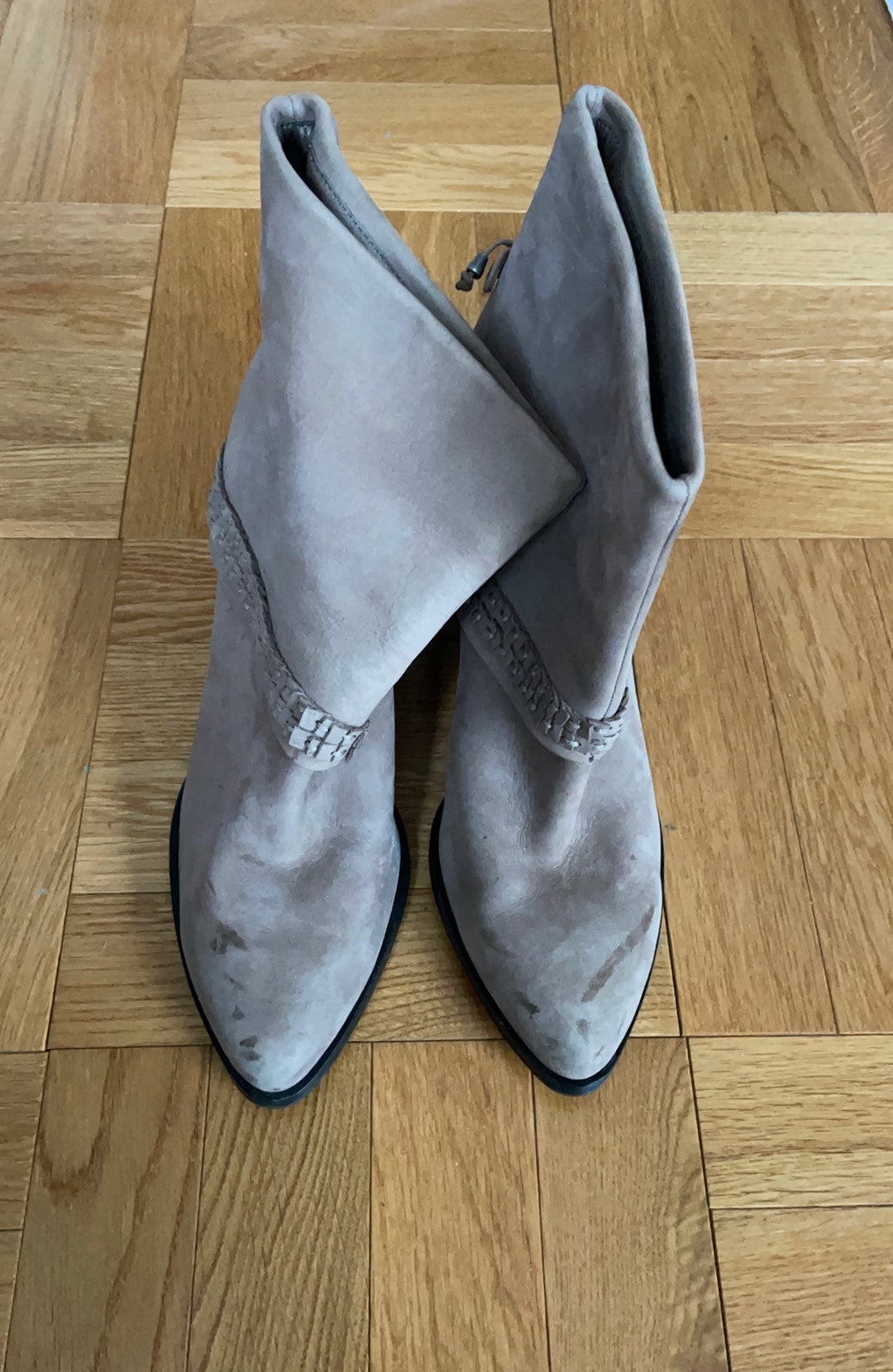 B makowsky suede clearance boots