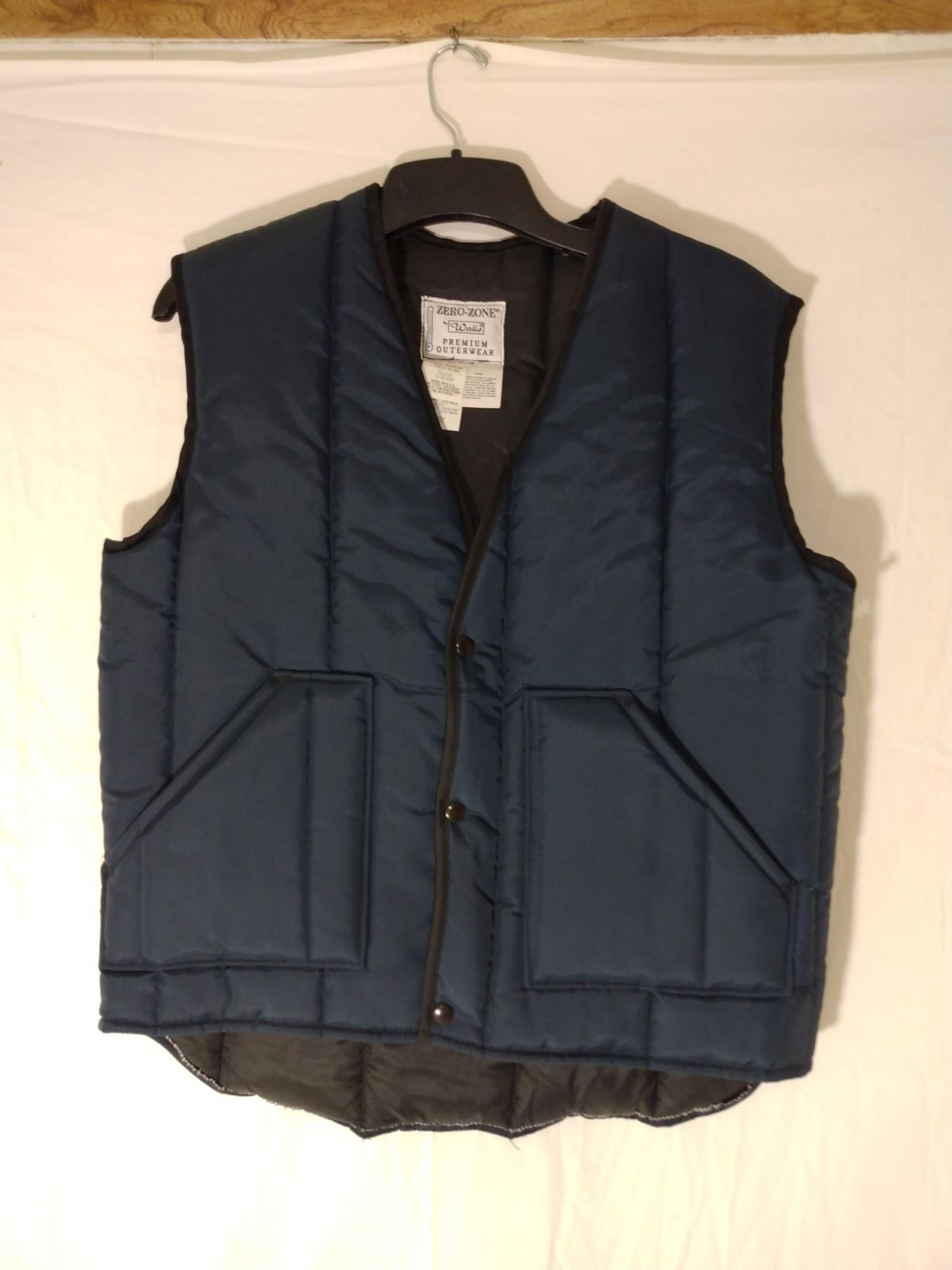 Vintage Mens Walls Zero Zone Blue Snap Insulated Vest sz Large