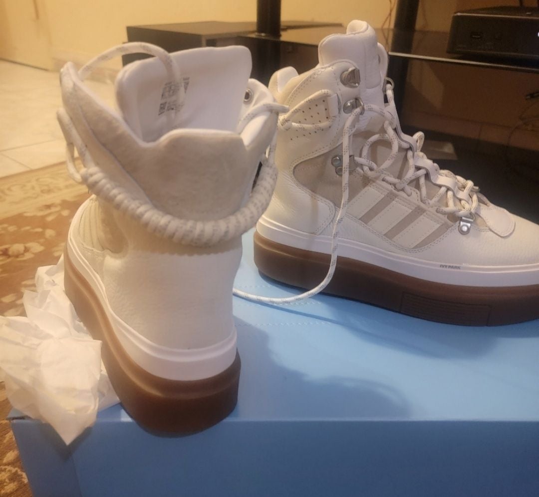 sneakers for woman