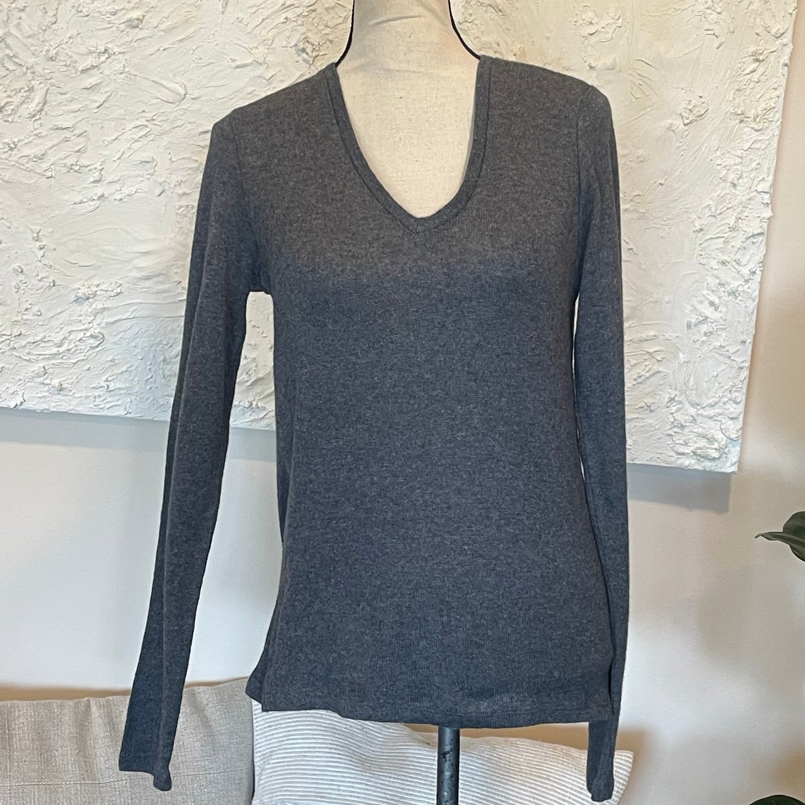 Majestic Filatures Cashmere Deluxe Teeshirt Sweater Sz 3 Med Gray V-neck NWT