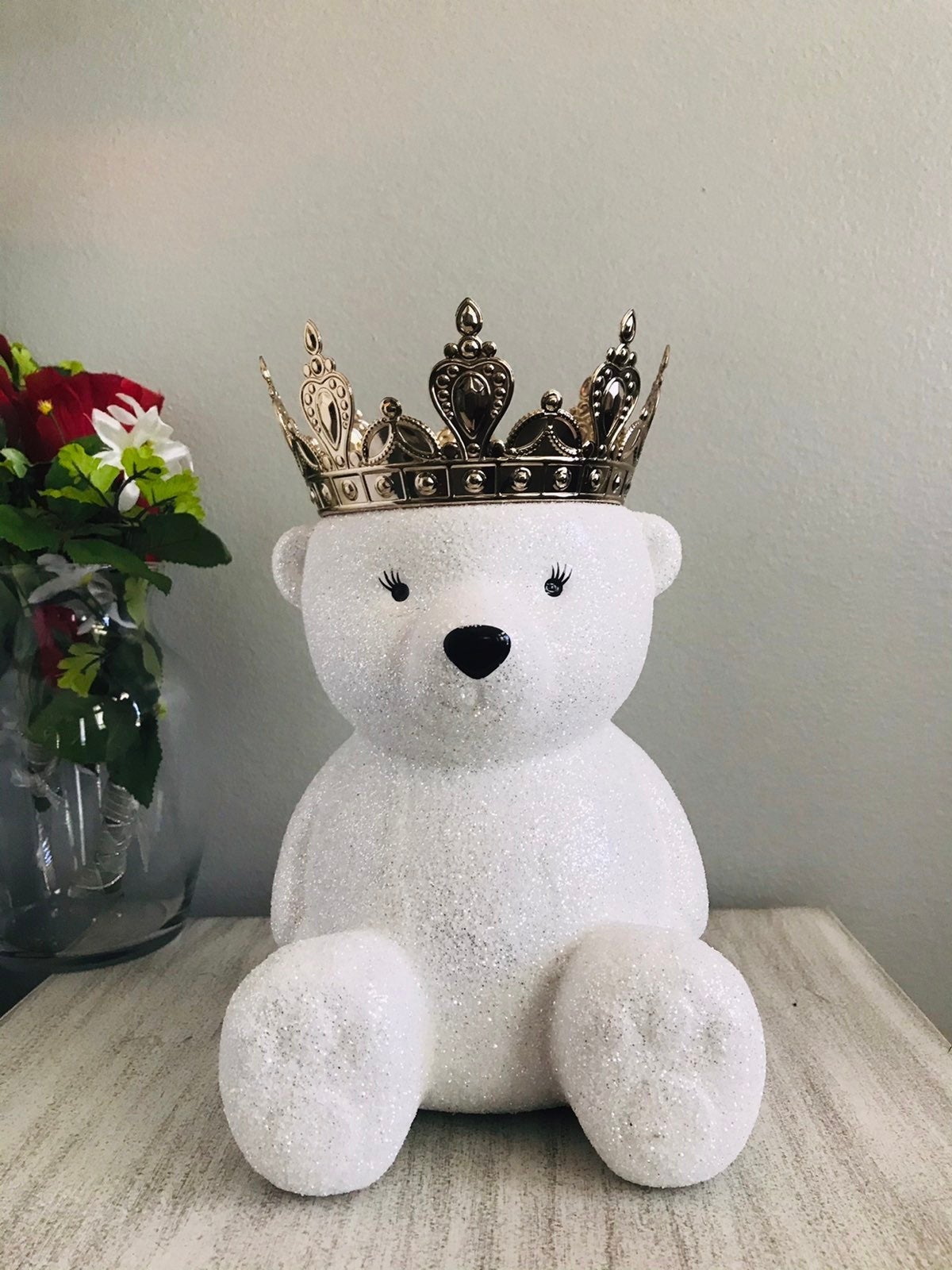 ROYAL POLAR BEAR CANDLE HOLDER