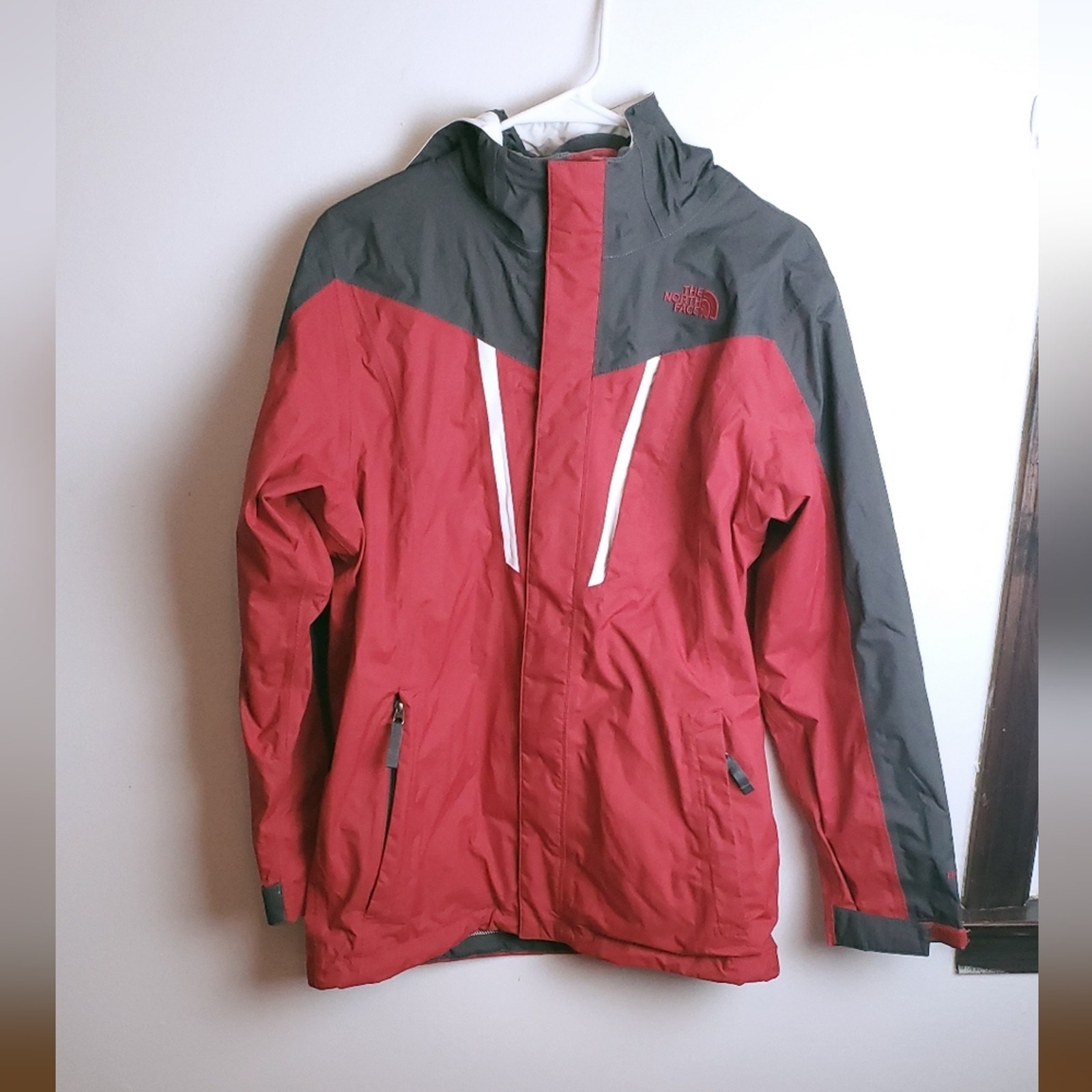 The north face hyvent jacket youth boys xl red grey