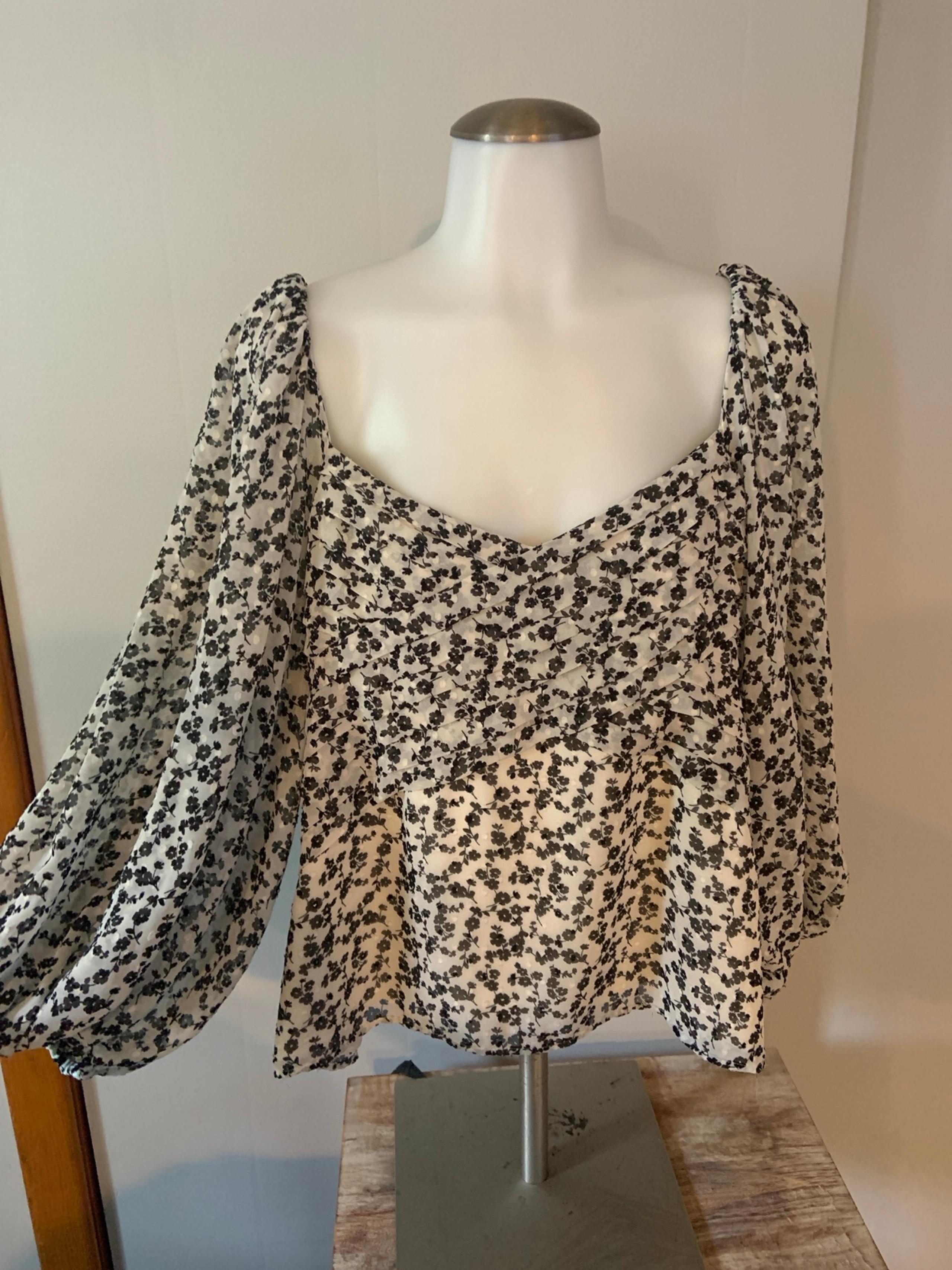 Express black & white floral blouse XL