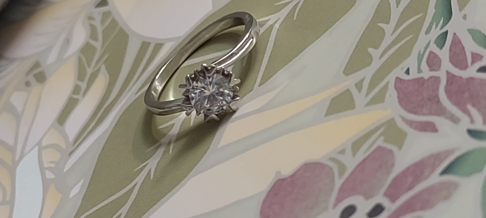 Size 8 labculture diamond in 925 Sterling hearted Mount engagement ring.