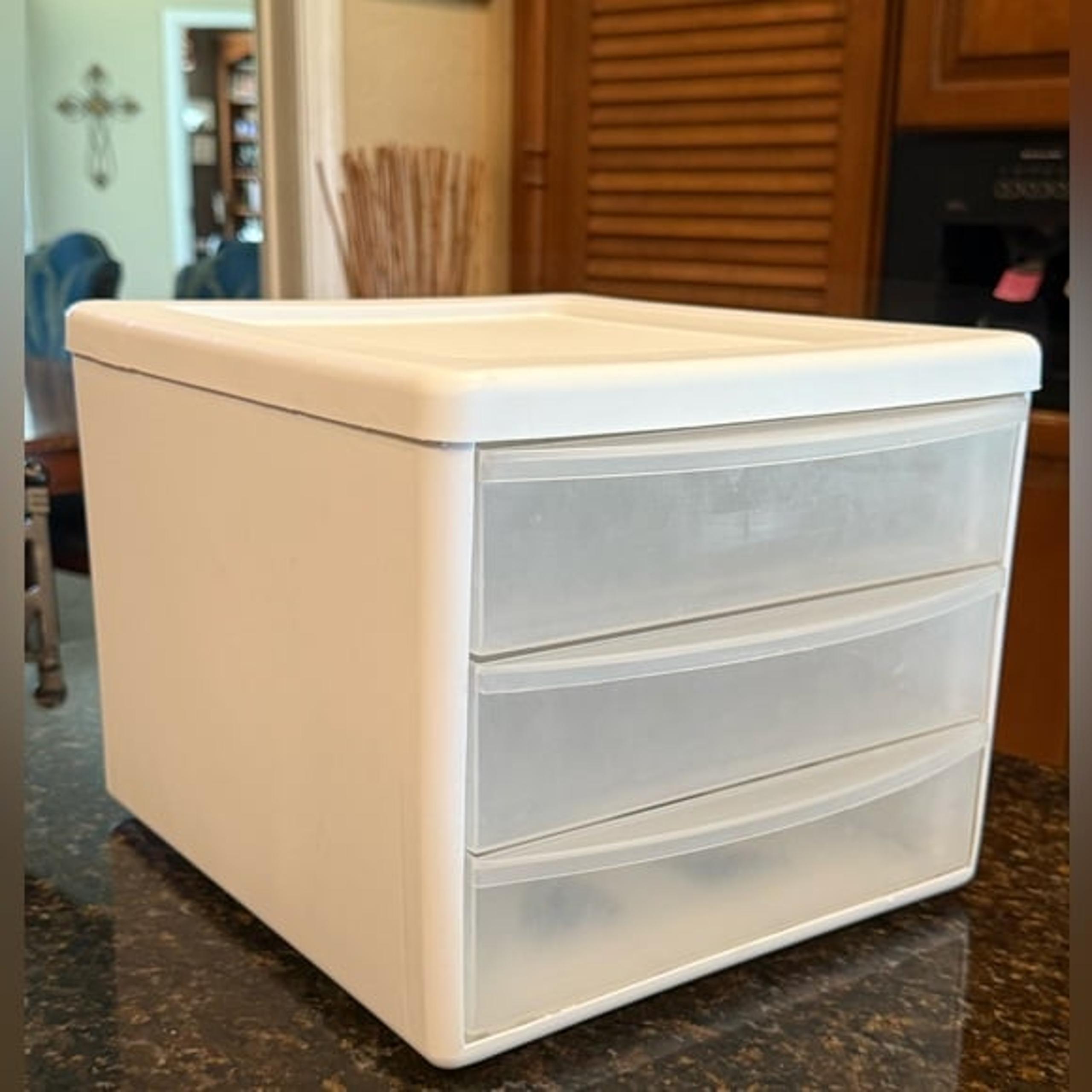 3 Drawer Countertop Unit in White with Clear Drawers - Sterilite