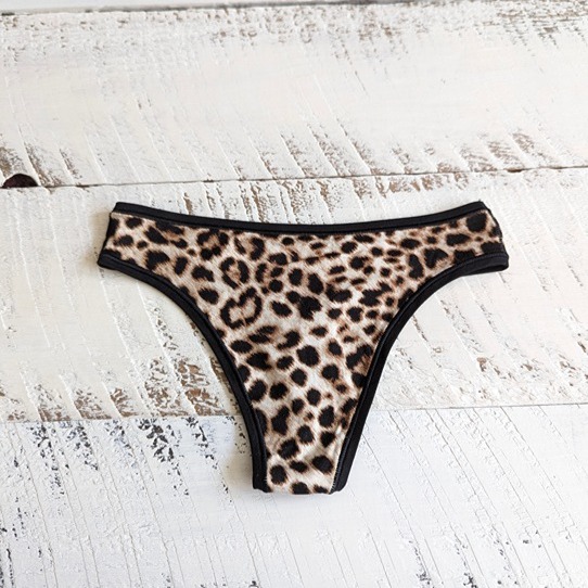 Vintage Victoria’s Secret Size XS Second Skin Satin Black & Tan Leopard Thong
